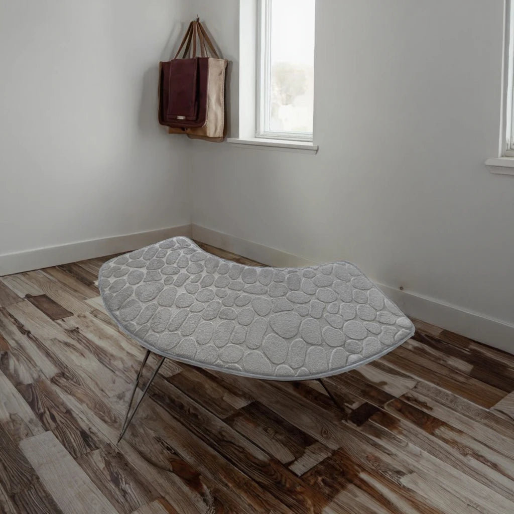 Modern Anti-Slip Novelty Style Bathroom Carpet Absorbent Polyester Fan-Shape Mat for Hotel & Home Use