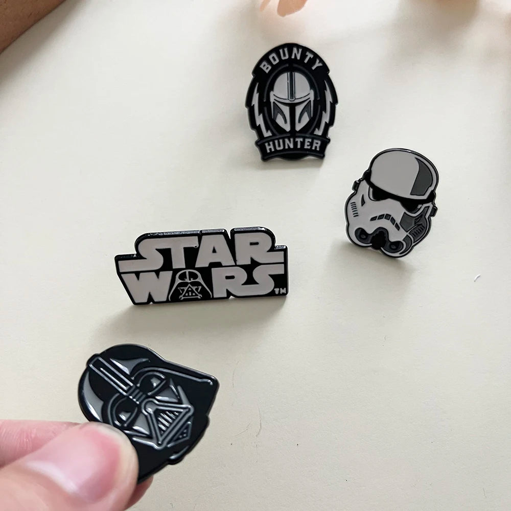 4pcs/Set Star Wars Robot Cartoon Enamel Pins Set Darth Vader Stormtrooper Brooches Movie Fan Badges Cool Party Gift for Clothing
