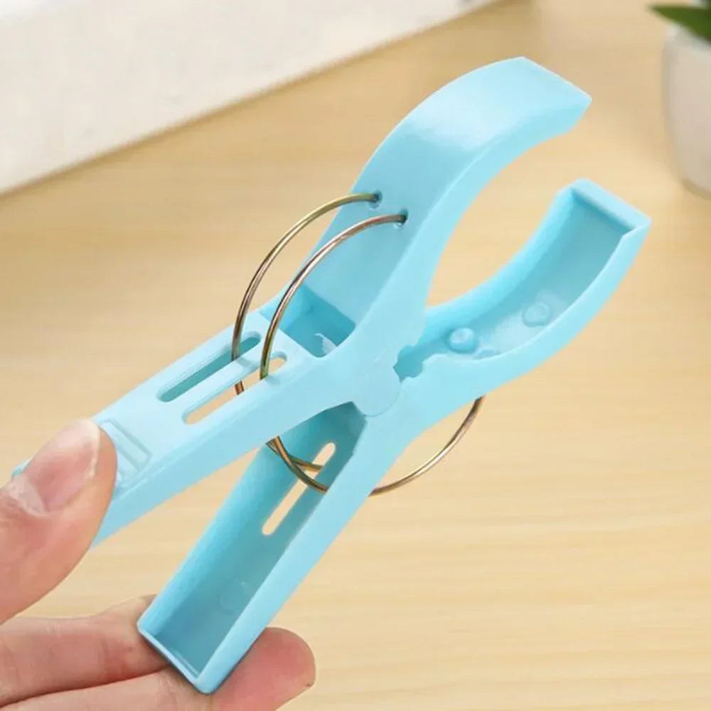 New 4Pcs Organization Quilt Clothes Clips Practical Large Beach Towel Clips Plastic Quilt Pegs for Laundry Lounger Underwear