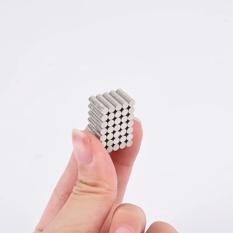 Mini 3mmX1mm Small Round Magnet 0.118 "x0.039" Magnet, Magnet 3 * 1mm Suitable for Sticker Fasteners, Office, Refrigerator