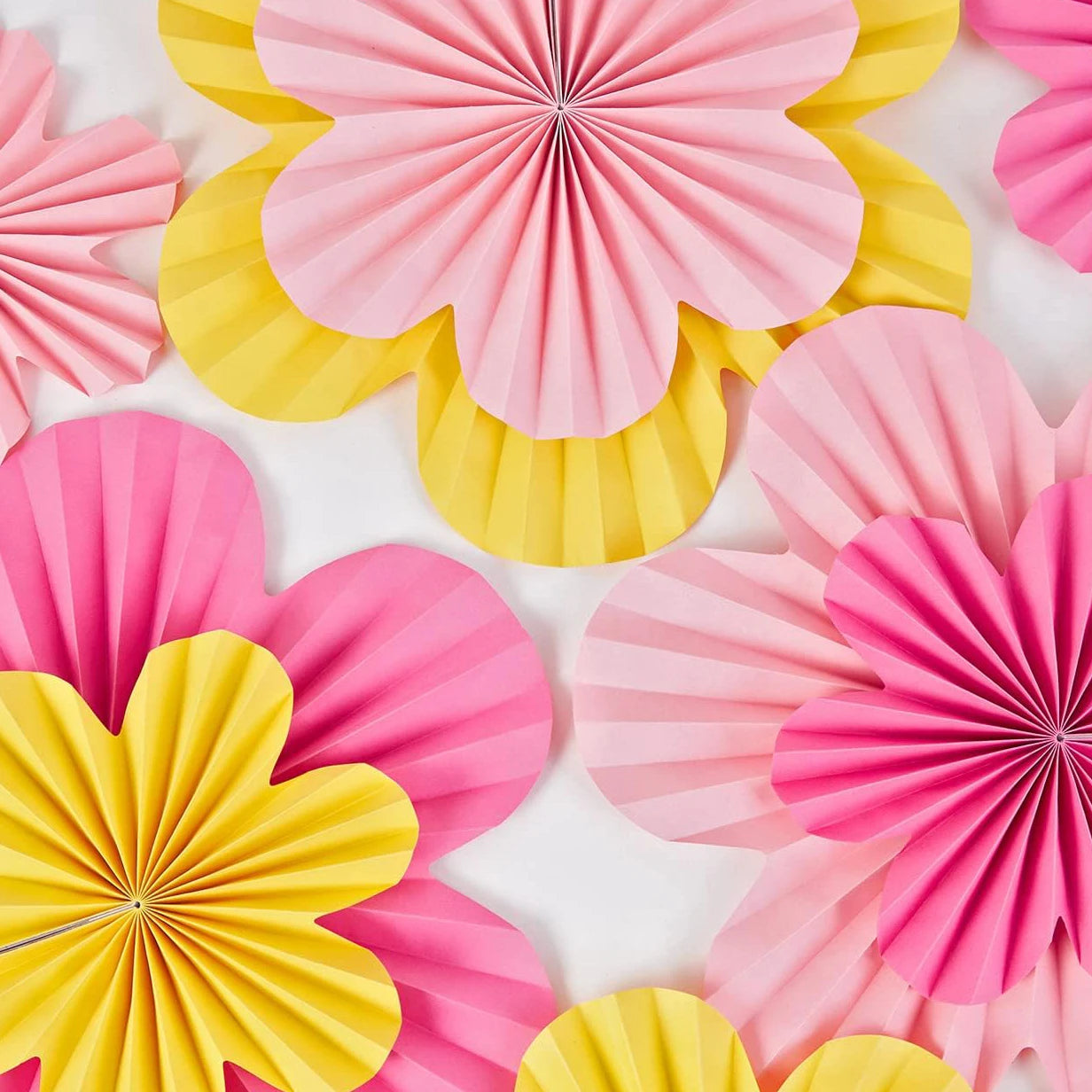 9Pcs/Set Easter Themed Hanging Paper Flowers Party Decoration Seasonal Fan Shaped Garlands for Easter Celebration