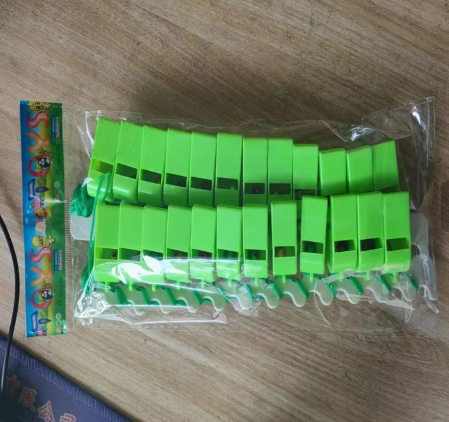 24 silbatos deportivos de plástico colorido, silbatos para animadoras, silbatos para árbitros Cheering whistle apito de torcida